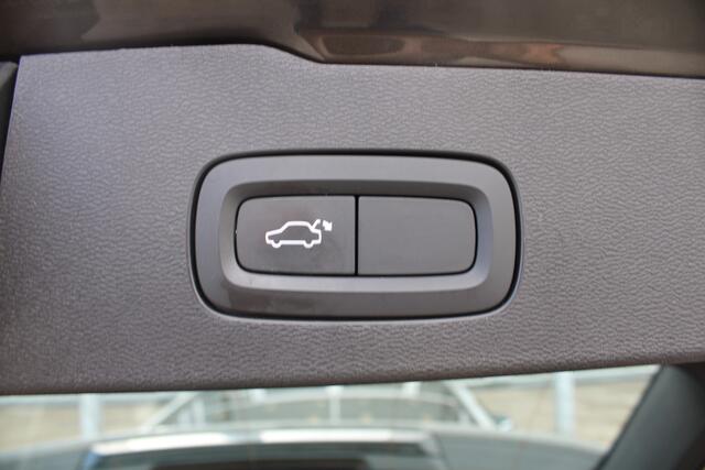 Volvo V60 T5 Momentum | Verw. Voorstoelen | El. Trekhaak | DAB | PDC voor + achter
