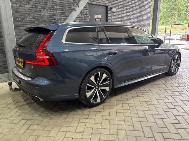 Volvo V60 T4 Momentum Pro | Panoramadak | 360° Camera | Leder | Trekhaak | harman/kardon