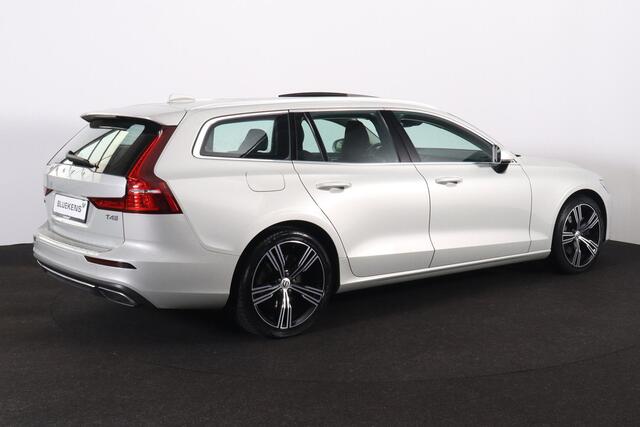 Volvo V60 T4 Inscription - Panorama/schuifdak - Verwarmde voorstoelen - Parkeersensoren achter - Elektr. bedienb. bestuurdersstoel met geheugen - Head up display - High Performance audio - Cruise Control - 19' LMV