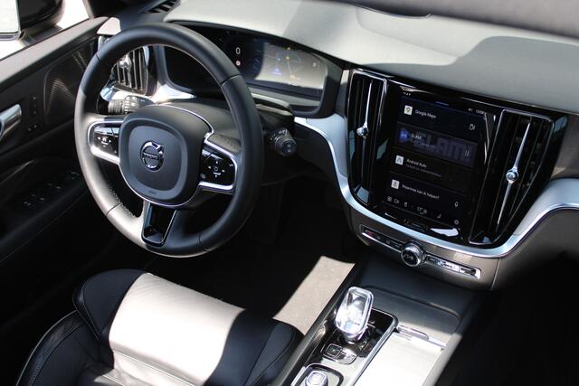 Volvo V60 2.0 B4 Plus Dark - 360 Camera - Trekhaak - Pano - Heico - Memory - H&K - Stoel/Stuurverwarming - Voorruitverwarming - Rijklaar