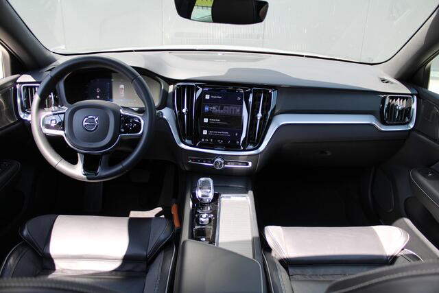 Volvo V60 2.0 B4 Plus Dark - 360 Camera - Trekhaak - Pano - Heico - Memory - H&K - Stoel/Stuurverwarming - Voorruitverwarming - Rijklaar