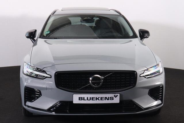 Volvo V60 T6 Recharge AWD Ultra Dark - Panorama/schuifdak - IntelliSafe Assist & Surround - 360º Camera - Harman/Kardon audio - Adaptieve LED koplampen - Verwarmde voorstoelen, stuur & achterbank - Parkeersensoren voor & achter - Elektr. bedienb. voorstoelen met ge