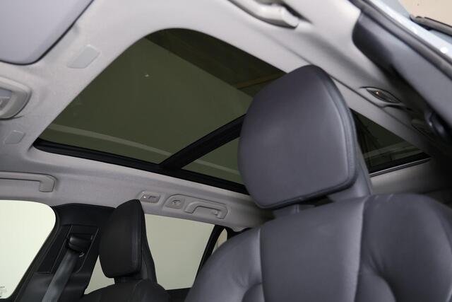 Volvo V60 T6 Recharge AWD Ultra Dark - Panorama/schuifdak - IntelliSafe Assist & Surround - 360º Camera - Harman/Kardon audio - Adaptieve LED koplampen - Verwarmde voorstoelen, stuur & achterbank - Parkeersensoren voor & achter - Elektr. bedienb. voorstoelen met ge
