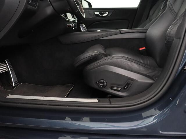 Volvo V60 2.0 T8 Recharge AWD R Design | Panoramadak | Leder | 360 Camera | Head-Up | Stoelverwarming | Carplay | Navigatie | Memory | PHEV | Plug In