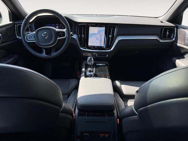 Volvo V60 2.0 T6 Plug-in hybrid AWD Plus Dark | Trekhaak | Sportstoelen | Panoramadak | Stoelverwarming |