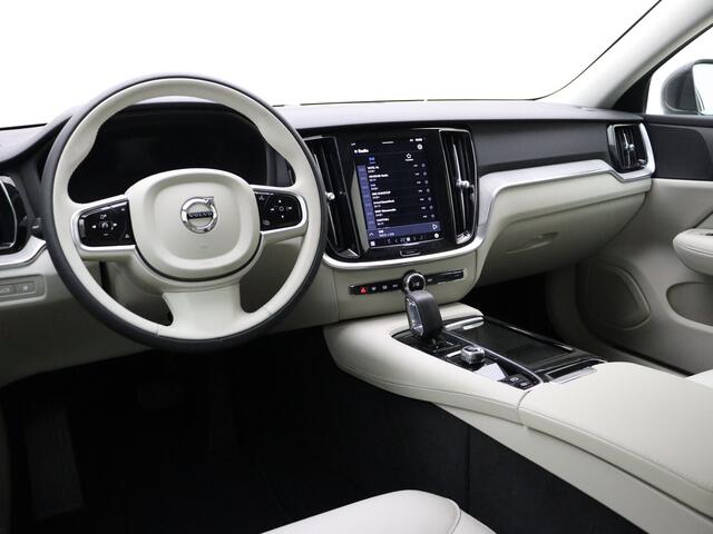 Volvo V60 T6 350pk AWD Essential Edition Bright / Blond leder / ACC / PDC V+A / Camera / Stoel/- en stuurverwarming / 19'' Velgen / Getint glas /