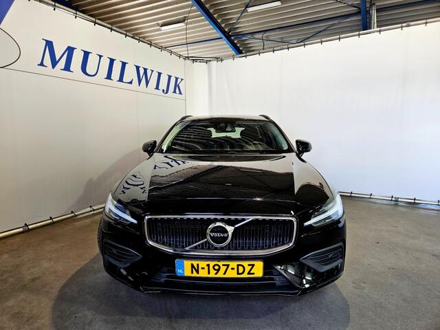 Volvo V60 2.0 B3 Momentum Advantage / CarPlay / Navi / NL Auto