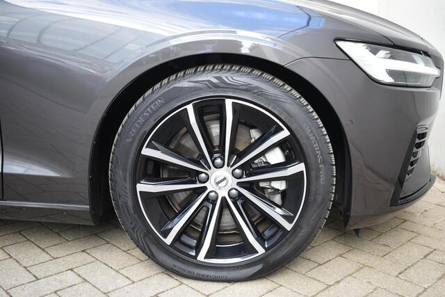 Volvo V60 T6 350PK Automaat Plug-in Hybrid AWD Plus Dark / Navigatie / 360 Camera / Panorama Dak / Adaptieve Cruise Control / Harman Kardon / Elektrische Stoelen / LM Velgen / Trekhaak /