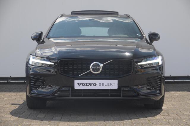 Volvo V60 T6 350PK Automaat Plug-in Hybrid AWD Plus Dark / Adaptive cruise control / Elektrische stoelen / Harman Kardon audio / Trekhaak / Pilot assist / BLIS / Stoel en stuur verwarming / Elektrische achterklep / Parkeersensoren met 360 camera / Google infotainme