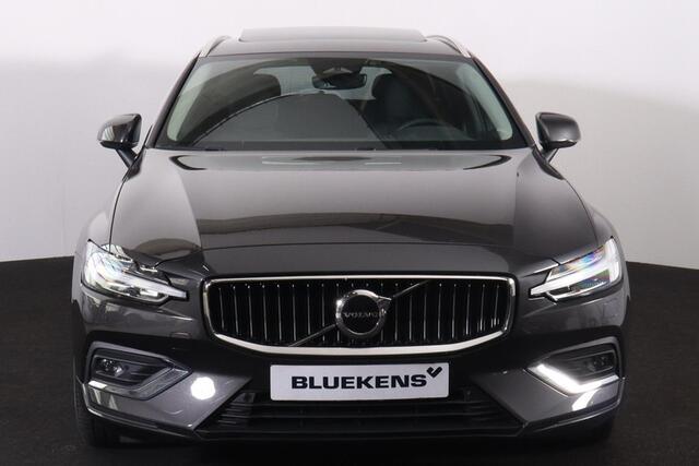 Volvo V60 B4 Plus Bright - Panorama/schuifdak - IntelliSafe Assist & Surround - Adaptieve LED koplampen - Parkeercamera achter - Verwarmde voorstoelen, stuur & achterbank - Parkeersensoren voor & achter - Extra getint glas - Elektr. inklapbare trekhaak - 18' LMV