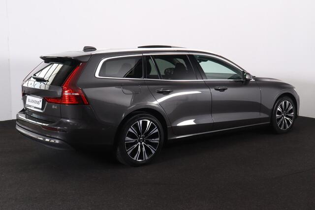 Volvo V60 B4 Plus Bright - Panorama/schuifdak - IntelliSafe Assist & Surround - Adaptieve LED koplampen - Parkeercamera achter - Verwarmde voorstoelen, stuur & achterbank - Parkeersensoren voor & achter - Extra getint glas - Elektr. inklapbare trekhaak - 18' LMV