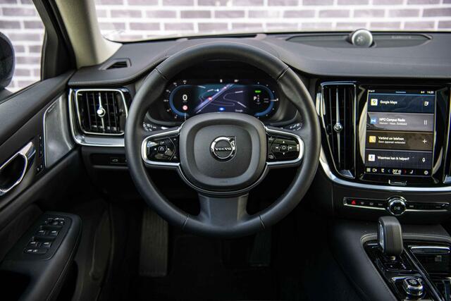 Volvo V60 2.0 T6 Plug-in hybrid AWD Ultra Dark | Long Range | Bowers & Wilkins | Trekhaak | 360 Camera | Gelamineerd Glas | Dode Hoek Detectie |