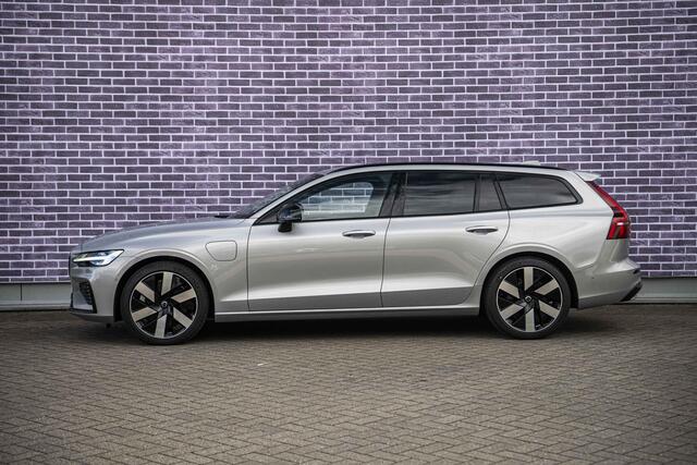 Volvo V60 2.0 T6 Plug-in hybrid AWD Ultra Dark | Long Range | Bowers & Wilkins | Trekhaak | 360 Camera | Gelamineerd Glas | Dode Hoek Detectie |