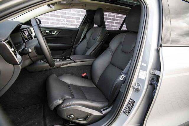 Volvo V60 2.0 T6 Plug-in hybrid AWD Ultra Dark | Long Range | Bowers & Wilkins | Trekhaak | 360 Camera | Gelamineerd Glas | Dode Hoek Detectie |