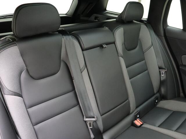 Volvo V60 T6 350pk AWD Plus Dark / Contourstoelen / Panorama dak / Harman en Kardon audio / Camera rondom /