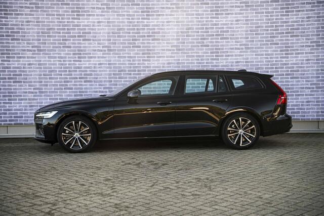 Volvo V60 2.0 T6 Plug-in hybrid AWD Plus Dark | Trekhaak | Adaptive Cruise Control | Panoramadak | 360 Camera | Harman/Kardon | Stuurverwarming | Stoelverwarming voor & achter | Power Seats | Sportstoelen |