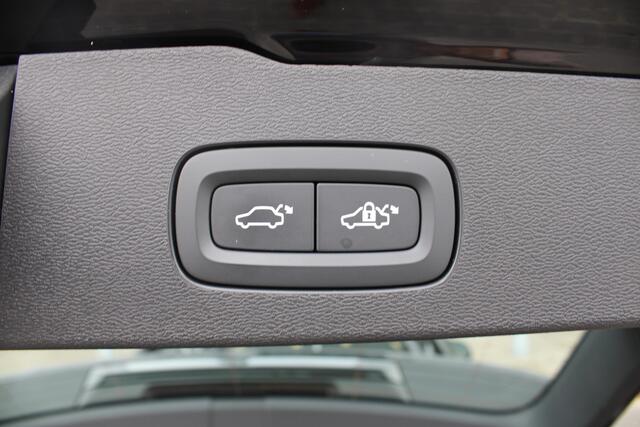 Volvo V60 2.0 T6 Plug-in hybrid AWD Plus Dark | Schuif/kanteldak | El. Trekhaak | 360 Camera | El. Stoelen met geheugen | BLIS