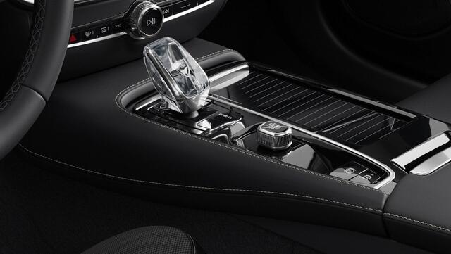 Volvo V60 2.0 T6 Plug-in hybrid AWD Plus Dark | Google | Longe Range | Schuif-/Kanteldak | Lederen Bekleding | Head-Up Display | Getint Glas | Sportstoelen | Harman Kardon Audio | Memory | 19" LM