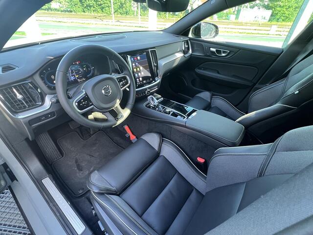 Volvo V60 2.0 T6 Plug-in hybrid AWD Plus Dark PHEV, Automaat, Trekhaak semi elektrisch inklapbaar, Driver assist, Stoelverwarming, Stuurverwarming, Harman Kardon, BLIS, Adaptive cruise