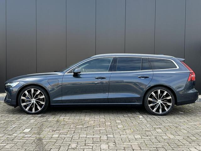 Volvo V60 2.0 T8 Twin Engine AWD Inscription / Elek. Stoelen / Trekhaak / Luchtvering / Panoramadak / Bowers & Wilkins / Camera / Leder / Stoelen+Stuur+Achterbank Verwarmd / BLIS / Carplay /