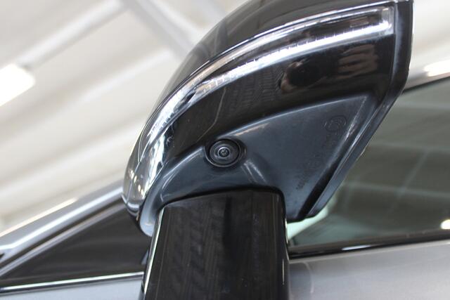 Volvo V60 2.0 B4 R-Design | Incl. 12 maanden garantie | Cruise control | 360° camera | Stoel verwarming/verkoeling | Stuurverwarming | Memory seats met massage functie | Harman/Kardon audio | Schuif/kantel dak |