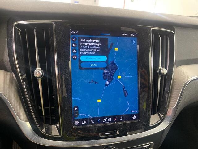 Volvo V60 2.0 B3 Plus Dark | Adaptieve Cruise Control | Parkeercamera | Stoel-/Stuurverwarming | DAB+ | Elektrische achterklep | Navigatie |