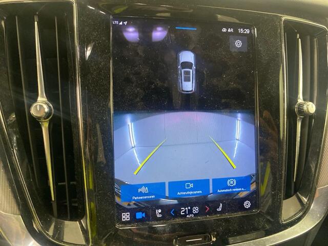 Volvo V60 2.0 B3 Plus Dark | Adaptieve Cruise Control | Parkeercamera | Stoel-/Stuurverwarming | DAB+ | Elektrische achterklep | Navigatie |