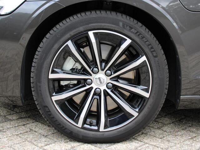 Volvo V60 2.0 T6 Plug-in hybrid AWD Plus Dark Automaat / 360* camera / Trekhaak / Verwarmd voorraam / Google Maps