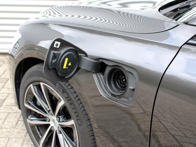 Volvo V60 2.0 T6 Plug-in hybrid AWD Plus Dark Automaat / 360* camera / Trekhaak / Verwarmd voorraam / Google Maps
