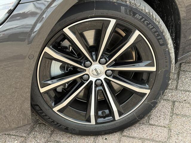 Volvo V60 2.0 T6 Plug-in hybrid AWD Plus Dark | Nieuw binnen | 360° Camera | Stoel en stuurverwarming | Trekhaak | Adaptieve cruise control | Harman/Kardon audio | BLIS dodehoekdetectie |