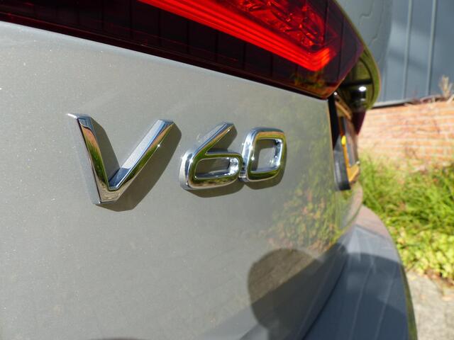 Volvo V60 2.0 T6 Plug-in hybrid AWD Plus Dark