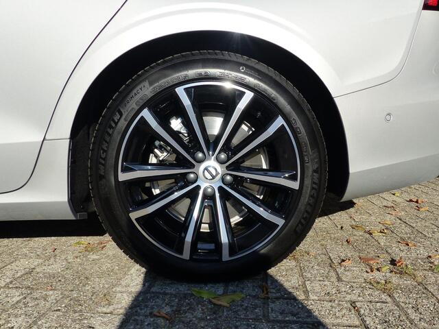 Volvo V60 2.0 T6 Plug-in hybrid AWD Plus Dark