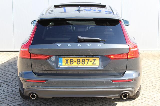 Volvo V60 2.0-250pk T5 Momentum AUTOMAAT ! Fijne comfortabele, luxe en degelijke wagen ! Autm. airco dual, elektr. panodak, elektr. achterklep, LM wielen, metallic lak, navigatie, telefoonvoorb., lederen interieur, parkeersensoren v+a, LED verlichting etc.