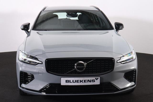 Volvo V60 T6 Plug-in hybrid AWD Plus Dark - IntelliSafe Assist & Surround - Parkeercamera achter - Verwarmde voorstoelen, stuur & achterbank - Parkeersensoren voor & achter - Elektr. bedienb. voorstoelen met geheugen - 19' LMV