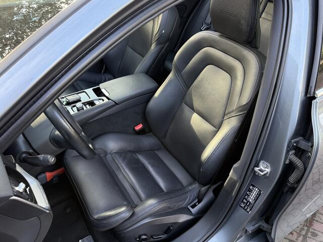 Volvo V60 2.0 T6 Twin Engine AWD Inscription | Panoramadak | Stoelverwarming | Apple Carplay | Camera