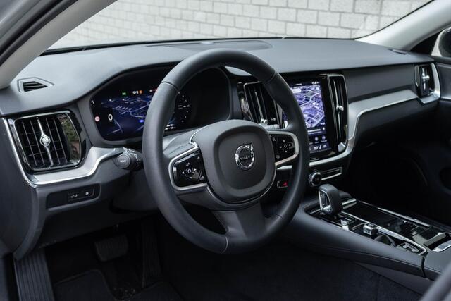 Volvo V60 T6 Plug-in hybrid AWD Plus Dark | Google Navigatie | Moritz lederen interieur | Elektrische stoelen voor met memory | Harman Kardon premium Sound | Parkeercamera | Adaptive Cruise Control | BLIS | Keyless |