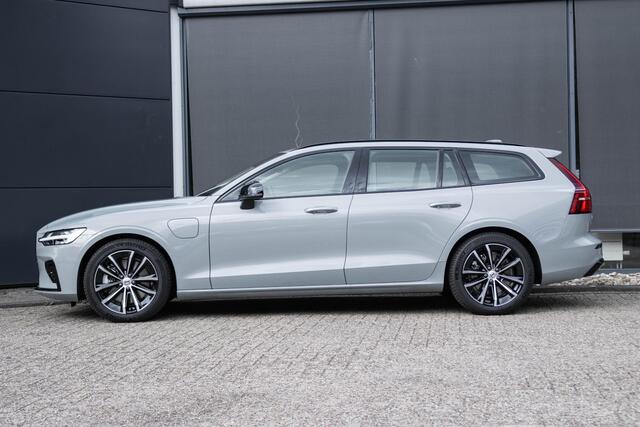 Volvo V60 T6 Plug-in hybrid AWD Plus Dark | Google Navigatie | Moritz lederen interieur | Elektrische stoelen voor met memory | Harman Kardon premium Sound | Parkeercamera | Adaptive Cruise Control | BLIS | Keyless |