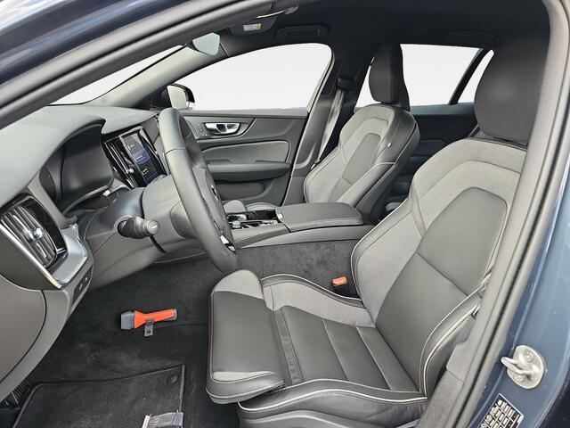 Volvo V60 2.0 T6 Plug-in hybrid AWD Plus Dark | Sportstoelen | Harman/Kardon | Trekhaak | 360 graden camera |