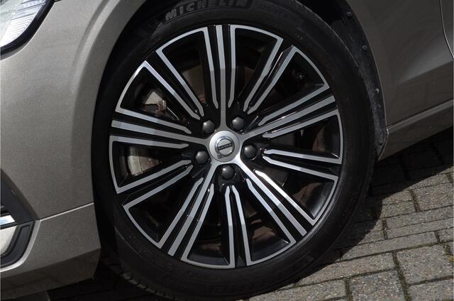 Volvo V60 2.0 T6 Recharge AWD R-Design Pano | Harman Kardon | Memory stoel | Stuur + Stoelverwarming | Pilot assist | a.Camera | Carplay
