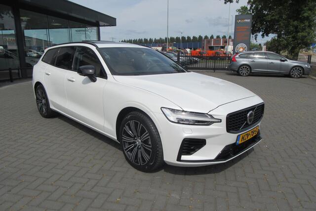 Volvo V60 2.0 T6 Plug-in hybrid AWD Ultra Dark, Full Options