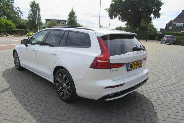 Volvo V60 2.0 T6 Plug-in hybrid AWD Ultra Dark, Full Options