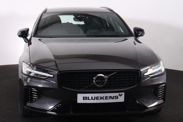 Volvo V60 T6 Recharge AWD Plus Dark - IntelliSafe Assist & Surround - 360º Camera - Harman/Kardon audio - Verwarmde voorstoelen, stuur & achterbank - Parkeersensoren voor & achter - Elektr. bedienb. voorstoelen met geheugen - Elektr. inklapbare trekhaak - 18' LMV