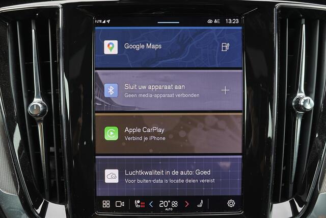 Volvo V60 T6 Recharge AWD Plus Dark - IntelliSafe Assist & Surround - 360º Camera - Harman/Kardon audio - Verwarmde voorstoelen, stuur & achterbank - Parkeersensoren voor & achter - Elektr. bedienb. voorstoelen met geheugen - Elektr. inklapbare trekhaak - 18' LMV