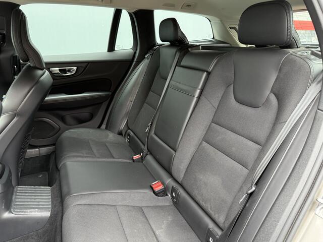 Volvo V60 BWJ 2020 2.0 T6 253 PK Twin Engine AWD Momentum Pro AUTOMAAT / TREKHAAK | APPLE CARPLAY | ANDROID AUTO | NAVI | CLIMA | ADAPTIVE CRUISE | STOELVERW. |STUURVERW. | ELEKTRISCHE ACHTERKLEP | HALF LEDER | LMV | PDC