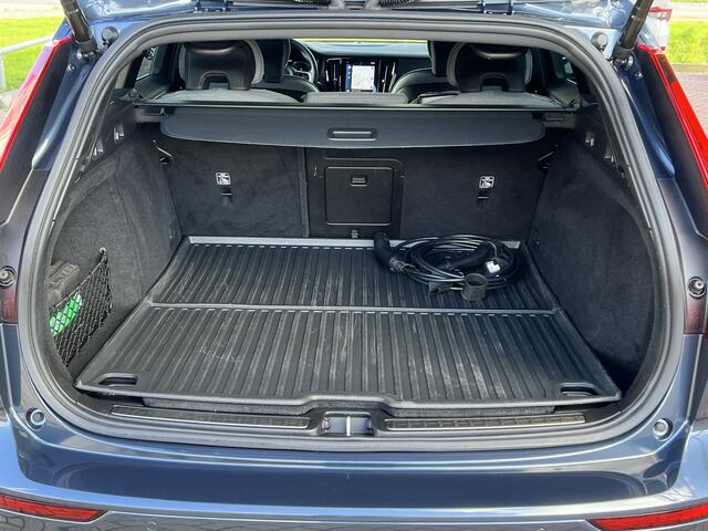 Volvo V60 2.0 T6 Recharge 340 pk AWD Inscription Trekhaak Panodak Pilot Assist ACC Tailored Wool Bekleding Exterior Styling Kit Elec. Stoelen Camera PDC Harman Kardon Contourstoelen Plug in Hybride NL Auto 1e Eigenaar