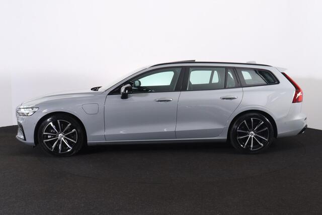 Volvo V60 T6 Recharge AWD Plus Dark - Panorama/schuifdak - IntelliSafe Assist & Surround - 360º Camera - Harman/Kardon audio - Verwarmde voorstoelen, stuur & achterbank - Parkeersensoren voor & achter - Elektr. bedienb. voorstoelen met geheugen - Elektr. inklapbare