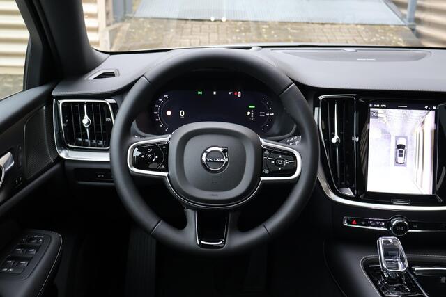Volvo V60 T6 Plug-in hybrid AWD Ultra Dark | Panoramadak | 360 Camera | Harman Kardon