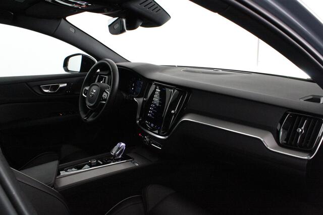 Volvo V60 2.0 B3 Plus Dark 163pk Standkachel/Pano.schuif/Trekhaak/360 camera/Harman Kardon
