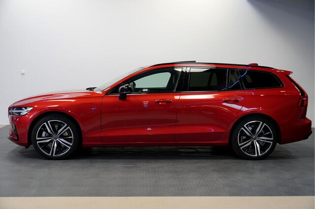 Volvo V60 2.0 T8 AWD Long Range 335kW/455pk Aut8 Plug-in hybrid Plus Dark PANORAMADAK + PILOT ASSIST + EL.TREKHAAK + STOEL-&STUURVERWARMING + MATRIX LED + ADAPT.CRUISE + KEYLESS + SPORTSTOELEN + CAMERA + PARKSENSOREN V&A + 19" LM-VELGEN!!