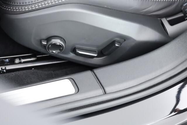 Volvo V60 T6 Recharge Ultra Dark | Pano | HUD | B&W | Stoelventi. | Massage | Memory seats | Elek. Trekhaak | 360cam